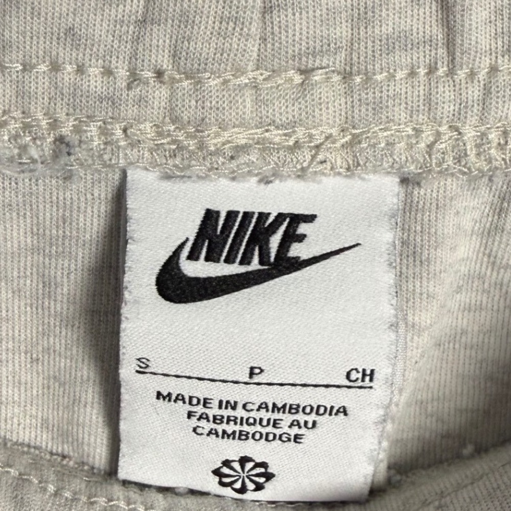NIKE Men's Revival Tech Fleece Jogger, Heather Gray, Size Small - Picture 8 of 9